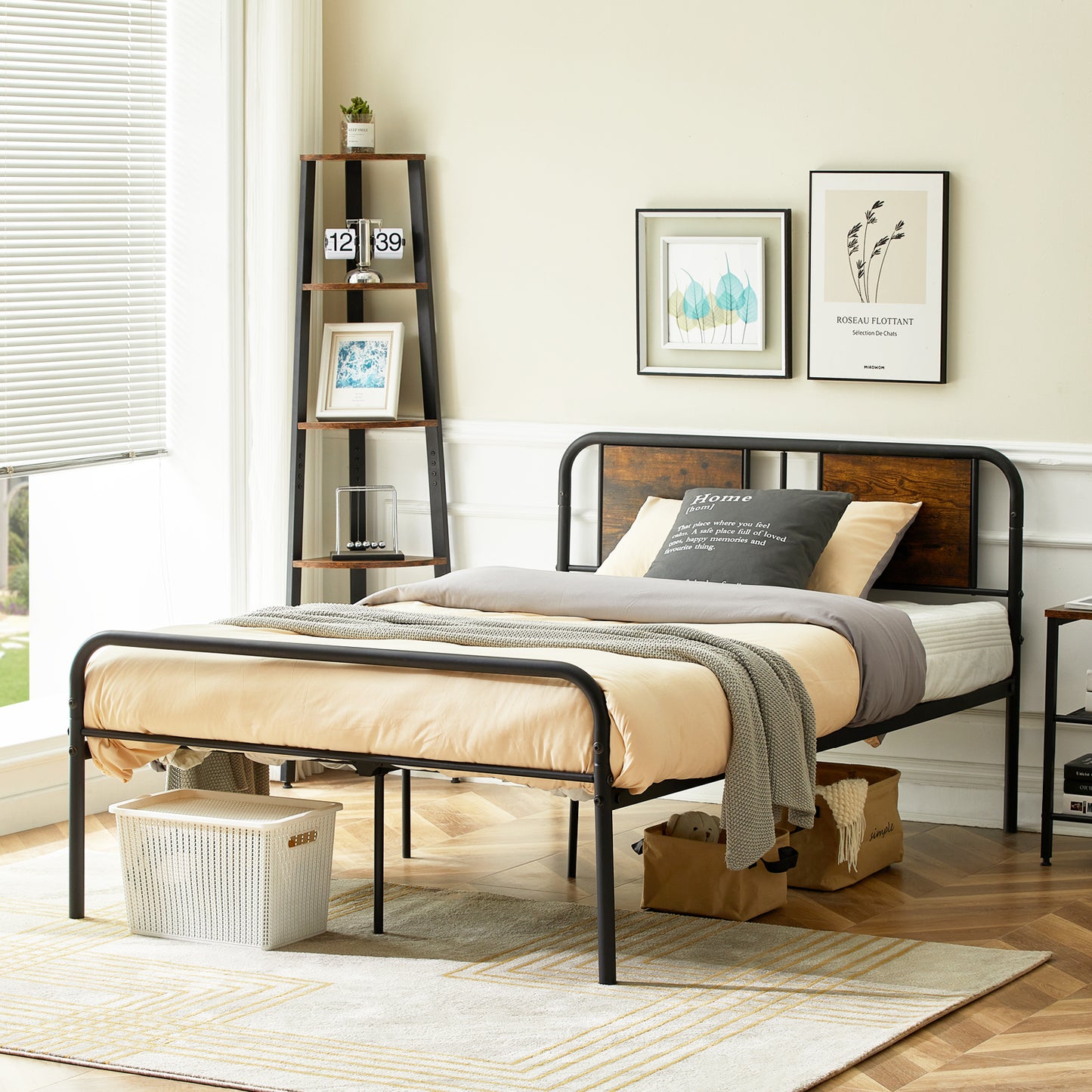 BERRY Small Double Metal Bed 123*196.4 cm - Black