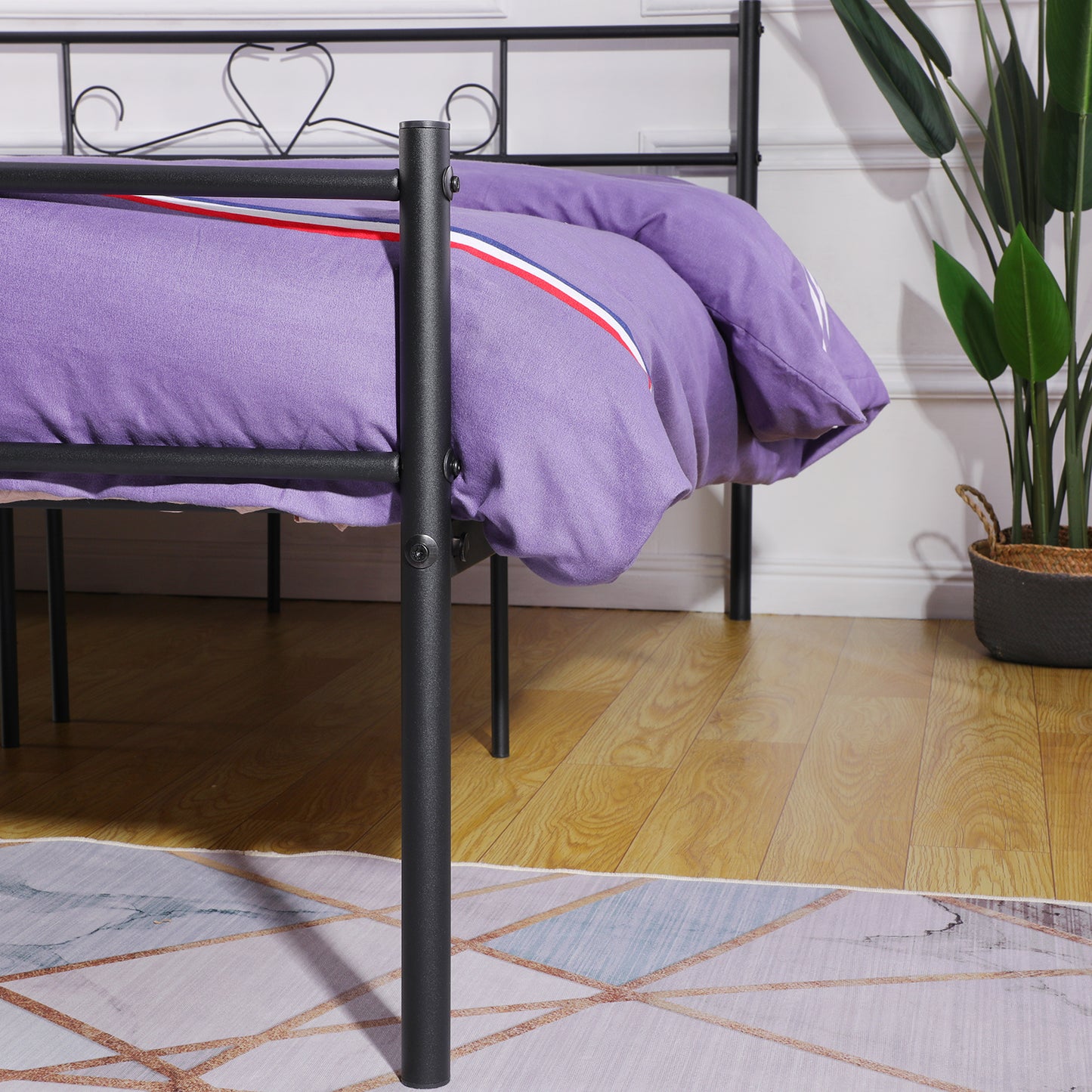 BORINI Heart-shaped Double Metal Bed 143 * 196 cm - Black