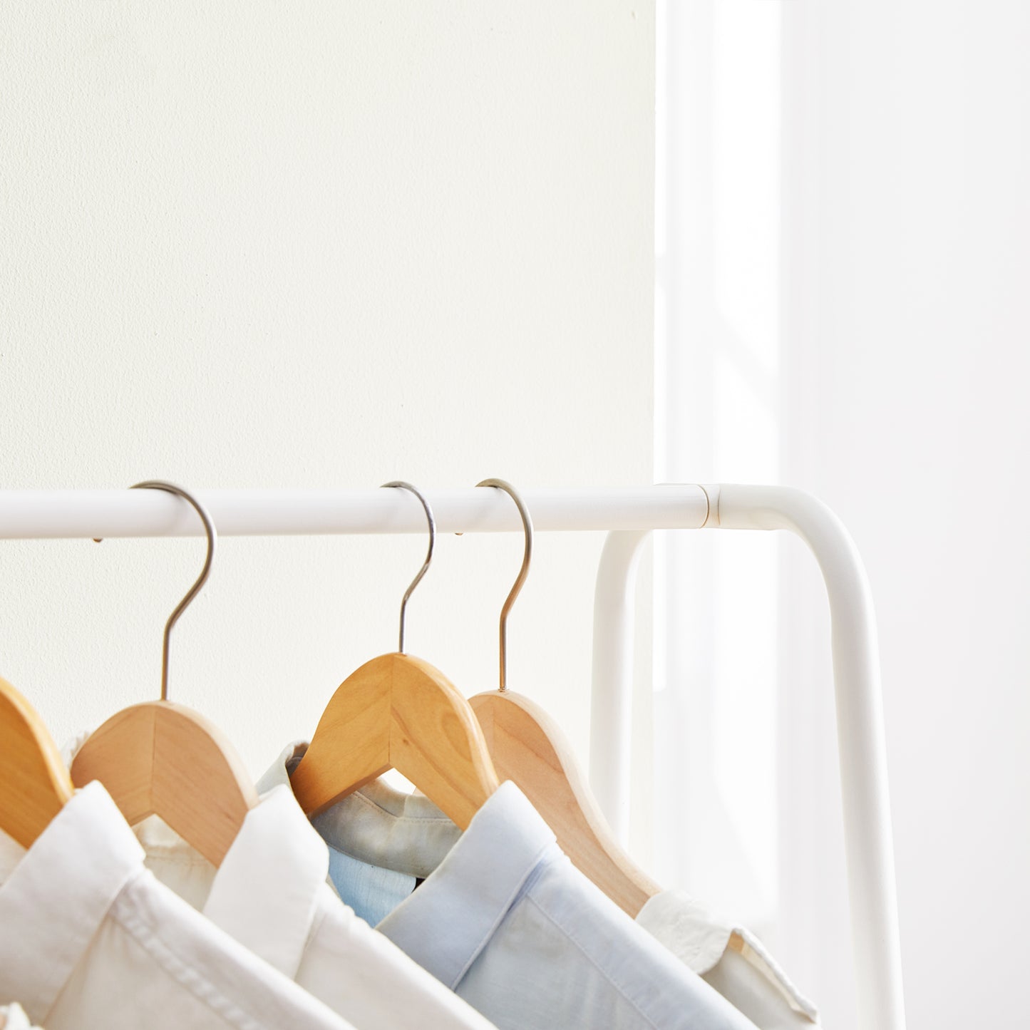 ELDER Clothing Rack With Wood Shelves - Brown/White